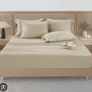 Tommy Hilfiger Queen Size Flat Sheet - 100% Cotton